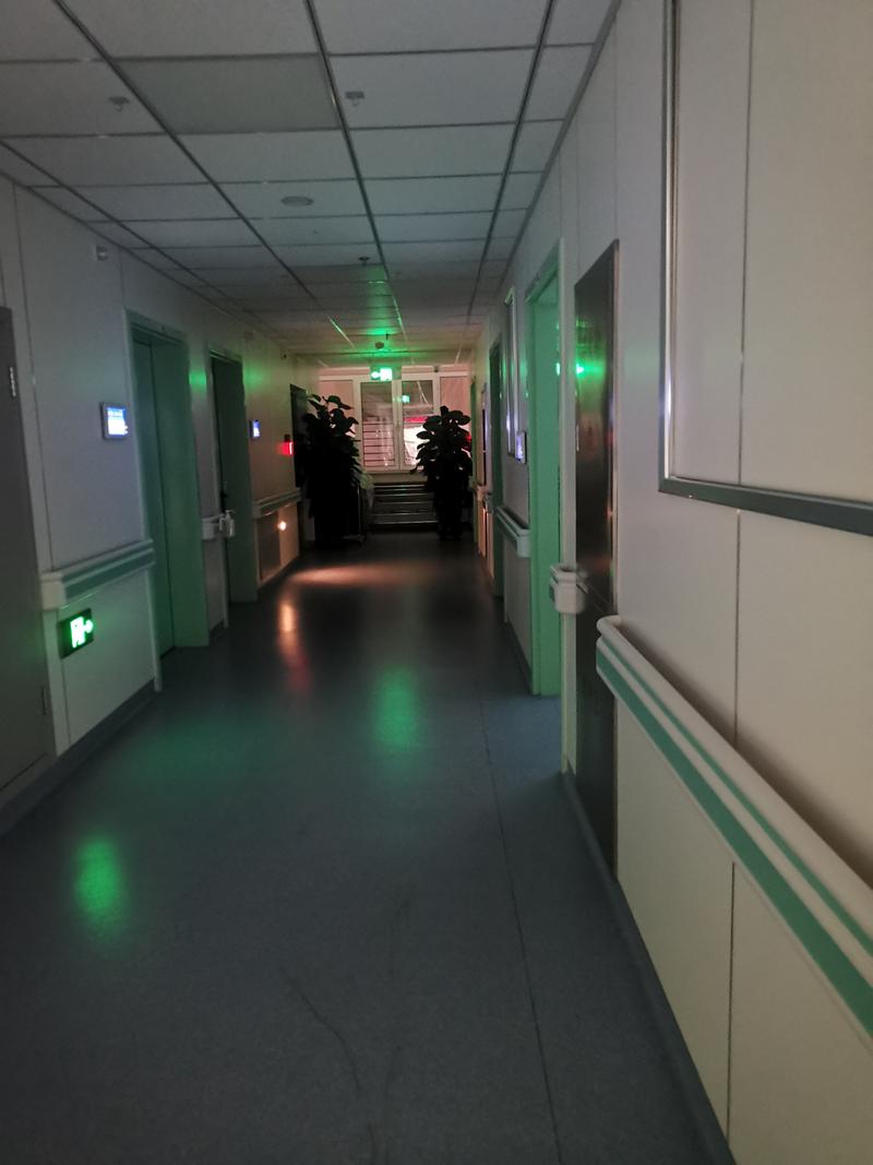 芯启24小时医保取现回收：深夜里的救命稻草